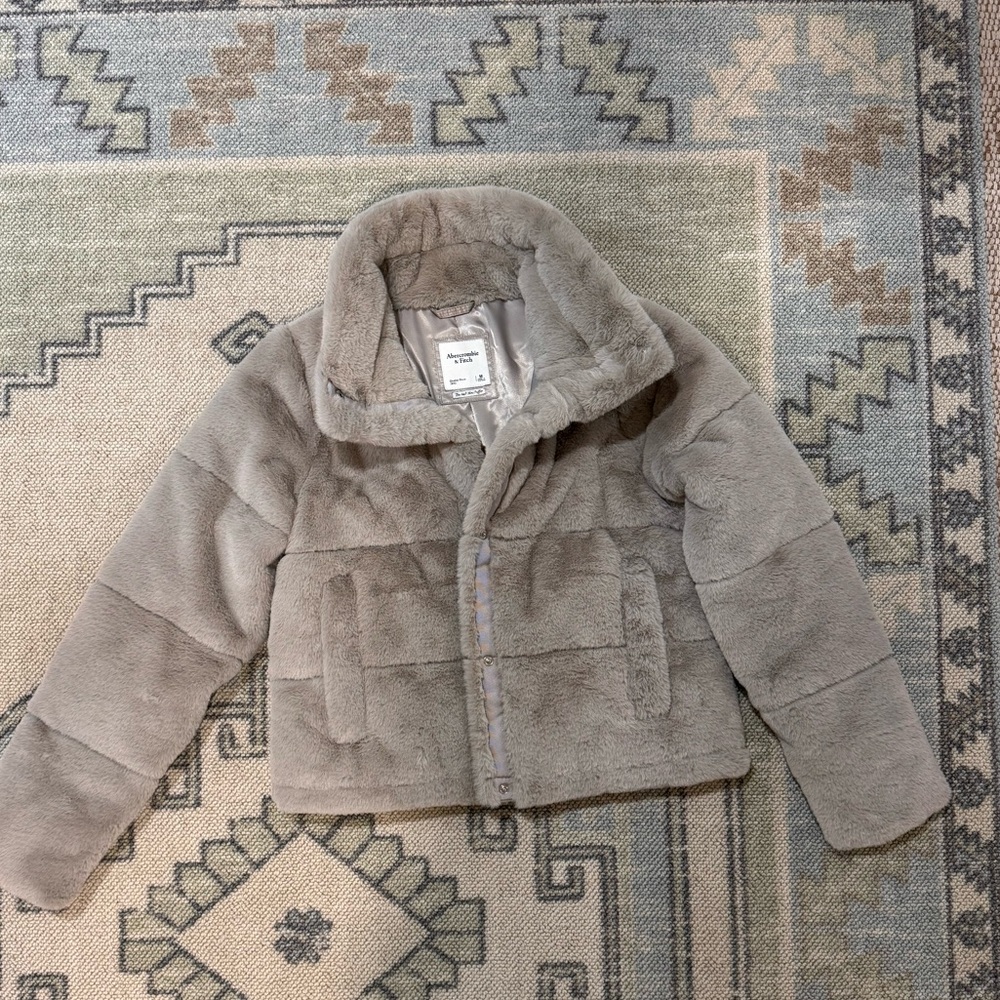 The A&F Mini Puffer. Faux Fur. Size M